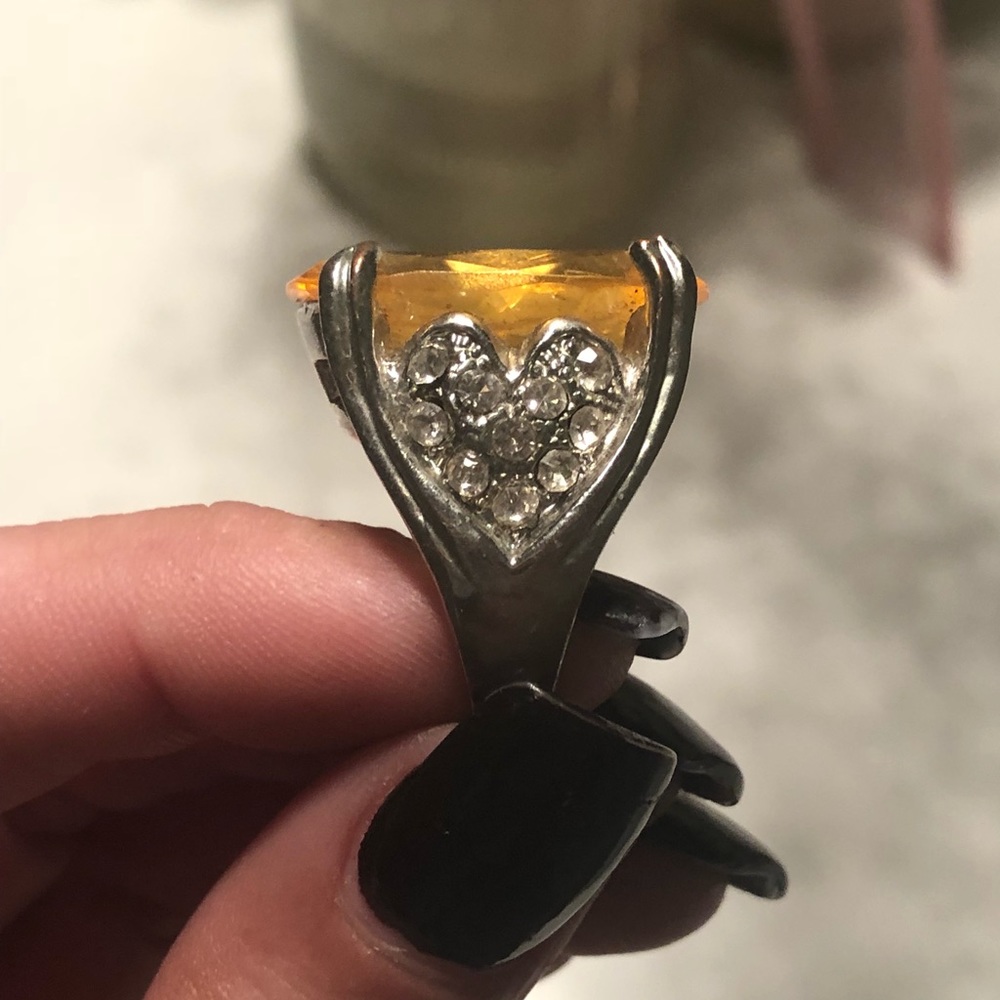 Costume yellow stone ring